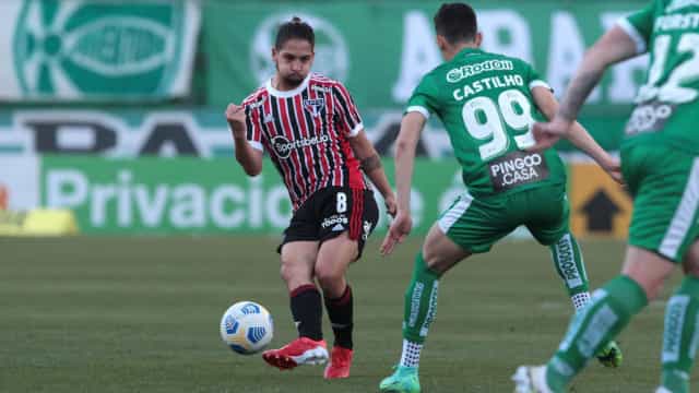 São Paulo sofre empate nos minutos finais e estaciona no Brasileiro