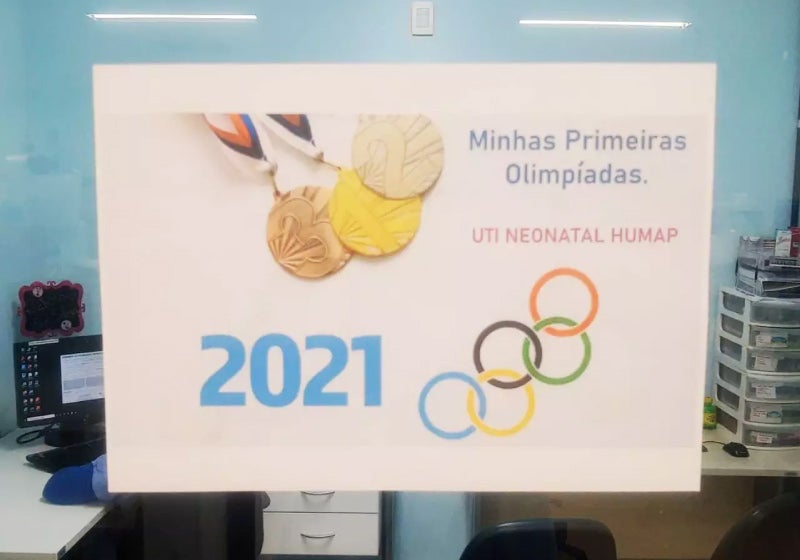 Enfermeiros criam “Olimpíadas” em UTI para comemorar avanço dos bebês