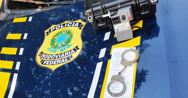 PRF  prende 04 pessoas dirigindo veículo automotor após a ingestão de bebida alcoólica em Guarantã do Norte