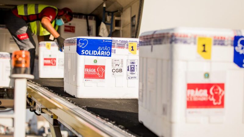 Mato Grosso recebe 102.340 doses de vacinas contra a Covid-19 nesta sexta-feira (24)