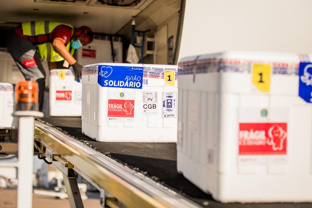 Mato Grosso recebe 102.340 doses de vacinas contra a Covid-19 nesta sexta-feira (24)