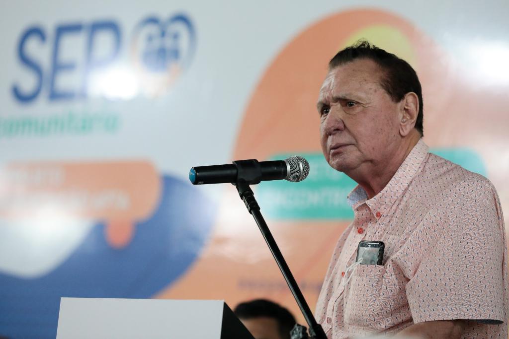 “É a primeira vez em 40 anos que um governador se dispõe a ouvir as demandas comunitárias”, afirma Carlos Bezerra