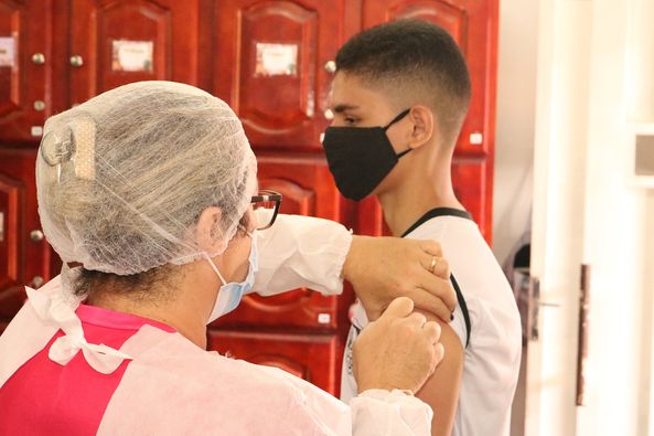 Saúde de Guarantã do Norte inicia vacinação de alunos contra Covid-19 nas escolas do município