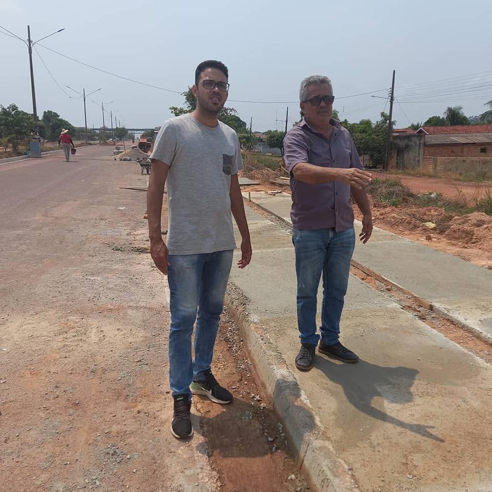 Vereador Visita e fiscaliza as obras de construção da calçada Avenida Lions Club