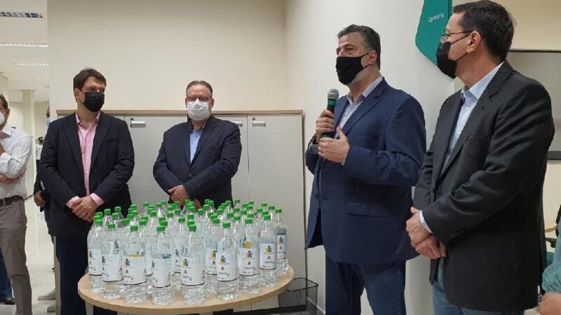 SES recebe doação de 15 mil litros de álcool 70% da indústria
