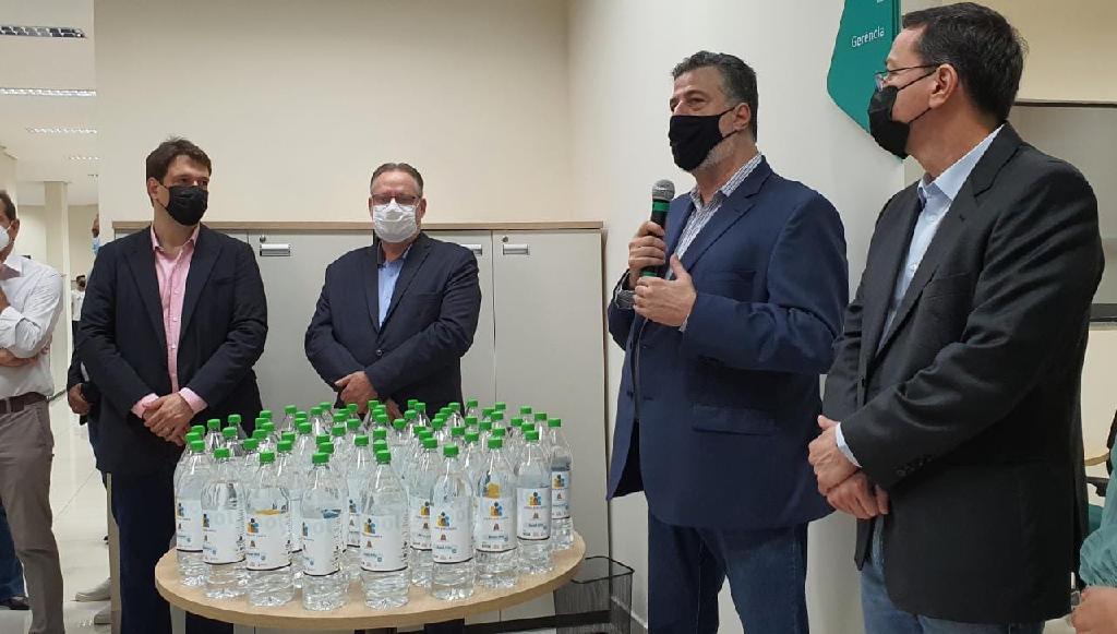 SES recebe doação de 15 mil litros de álcool 70% da indústria