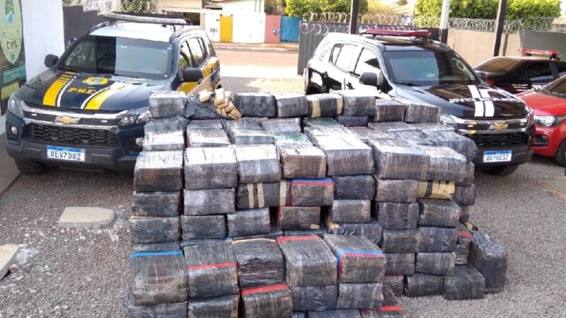 Polícia Civil e PRF apreendem 3,8 toneladas de maconha em rodovia na divisa entre MS e SP