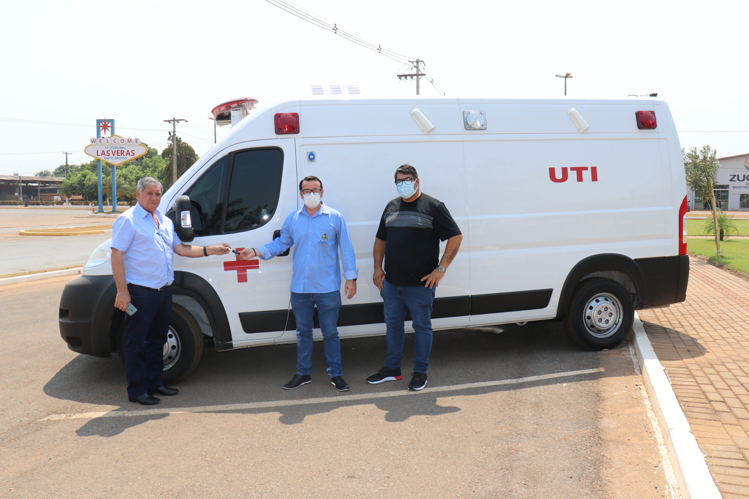 Prefeito de Vera faz entrega de UTI Móvel para a Secretaria de Saúde