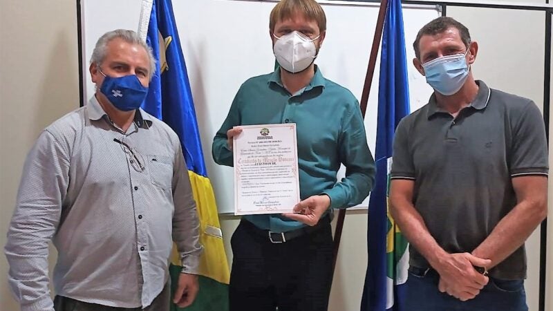 Guarantã do Norte entrega Menção Honrosa ao consultor Luiz Pivovar
