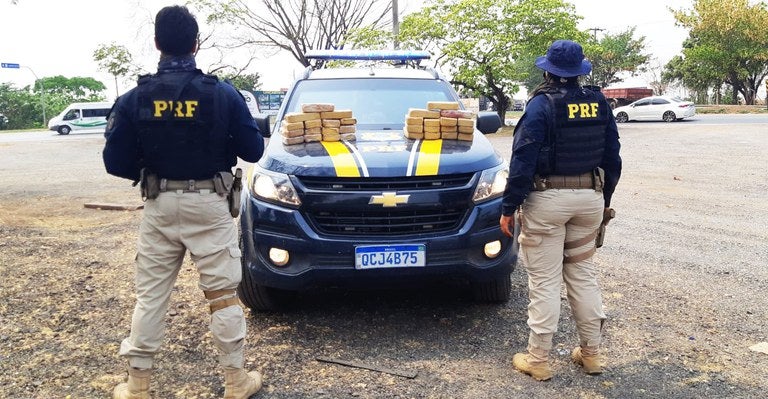 PRF apreende pasta base de cocaína