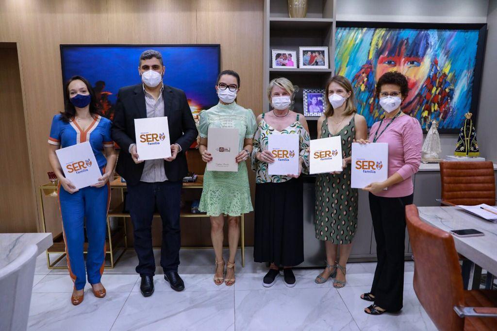 Primeira-dama é madrinha de projetos de pesquisa elaborados por mulheres através do edital da Fapemat