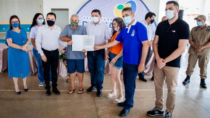 Governo entrega 104 títulos de regularização fundiária no aniversário de Diamantino