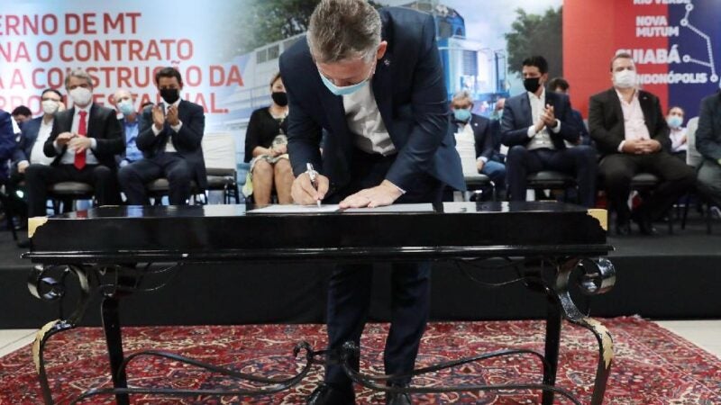 Governador assina contrato com a Rumo e traz ferrovia a Cuiabá, Nova Mutum e Lucas