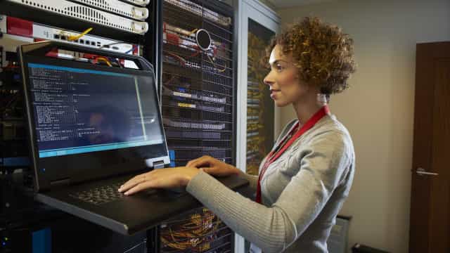 Na contramão da economia, setor de TI cresce na crise