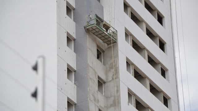Construção lidera geração de vagas, mas tem salários piores