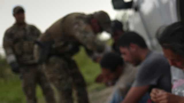 EUA querem triplicar voos com deportados ao Brasil