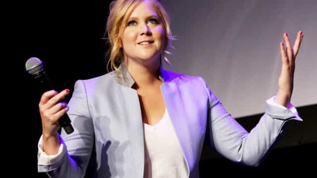 Amy Schumer revela ter passado por remoção do útero e do apêndice