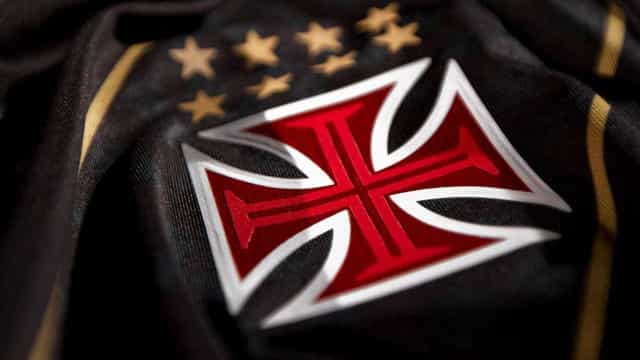 Horas após deixar Fluminense, meia Nenê é anunciado como reforço do Vasco