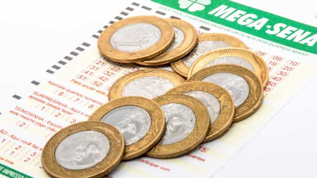 Ninguém acerta a Mega-Sena e prêmio acumula em R$ 12,8 milhões
