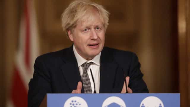 Boris elogia AstraZeneca em reunião bilateral, e Bolsonaro diz que não se vacinou