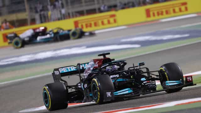 Chuva em Sochi ajuda, Hamilton ganha 100° GP da carreira e reassume liderança