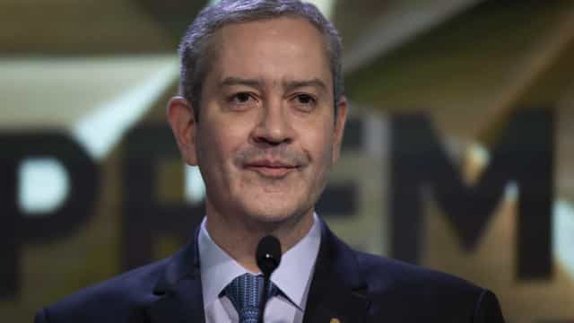 Caboclo paga ração a entidade em acordo após chamar funcionária de cadela