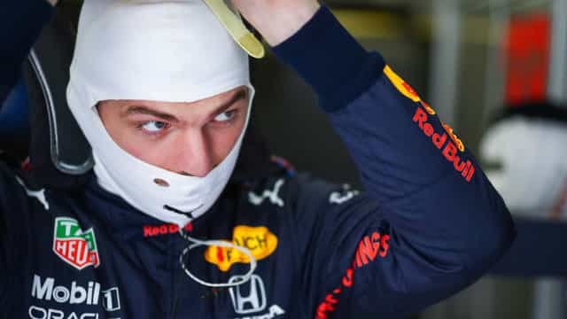 Verstappen é punido por acidente com Hamilton e perde posições no grid na Rússia