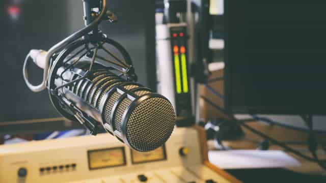 80% da população ainda ouve rádio, diz pesquisa