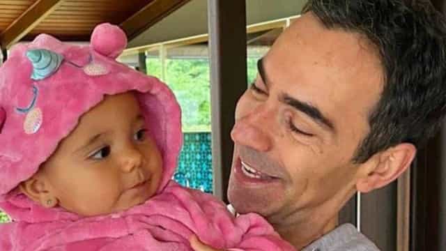 Semelhança de Cesar Tralli com filha impressiona internautas