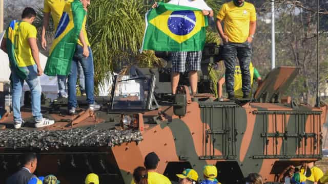 Bolsonaristas agridem com socos jovens que consideraram ‘infiltrados’