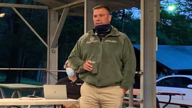 Parlamentar de Nova York é encontrado morto em cemitério