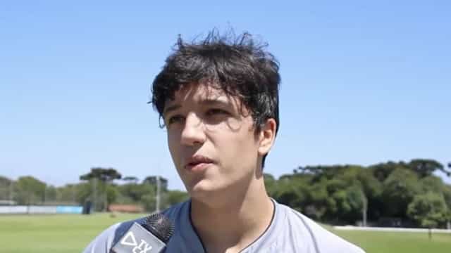 Matheus Anjos ‘fura’ greve do silêncio na Ponte Preta: ‘Sei o peso dessa camisa’