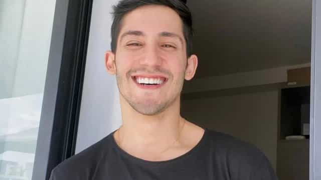 Vittor Fernando vai de tiktoker a apresentador e diz que faz arte onde der