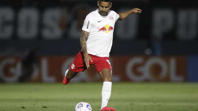 Chapecoense marca no fim, vira sobre Bragantino e fatura 1ª vitória no Brasileiro