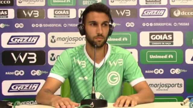 Jogador do Goiás leva dois tiros após briga em boate, mas passa bem