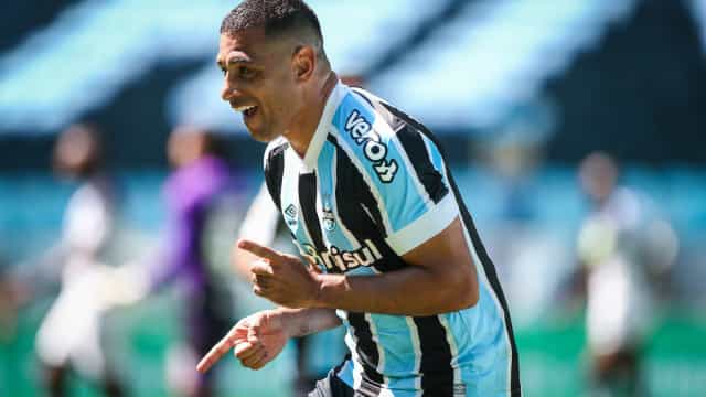 Grêmio bate o Ceará, frustra estreia de Tiago Nunes e segue luta contra Z-4