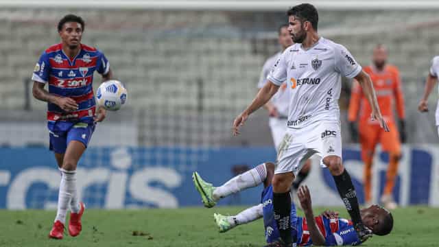 Atlético-MG acorda após intervalo, vence Fortaleza e amplia vantagem na liderança