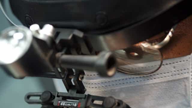 Cirurgião é obrigado a cancelar cirurgias porque lhe roubaram os óculos