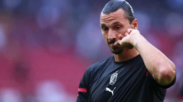 Ibrahimovic sente lesão e desfalca Milan contra Liverpool pela Liga dos Campeões