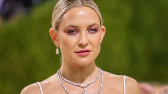 Kate Hudson anuncia noivado com Danny Fujikawa após quatro anos de namoro