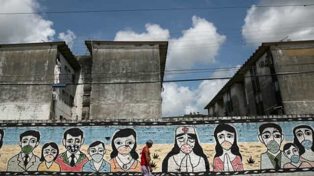 Brasil regristra mais 800 mortes por Covid-19 e 14.780 novos casos