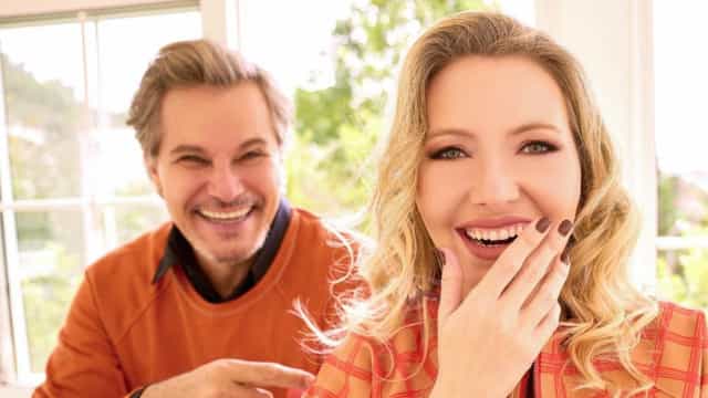 Edson Celulari anuncia que mulher está grávida de uma menina