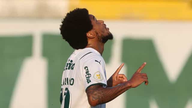 Luiz Adriano marca depois de três meses em vitória do Palmeiras