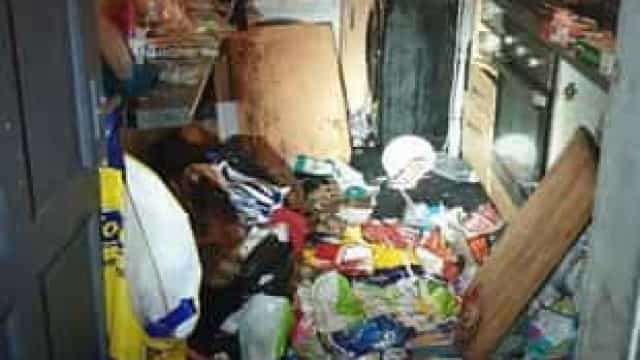 Casal vivia com seis filhos rodeados de lixo, fezes e fraldas sujas