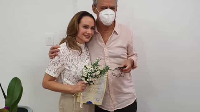 Chico Buarque e Carol Proner se casam em cartório de Petrópolis