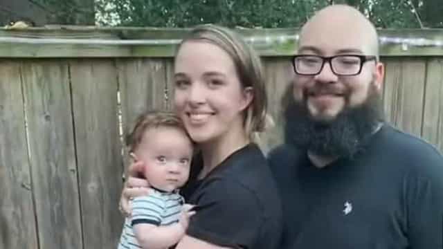 Casal com bebê doente expulso de restaurante do Texas por usar máscaras