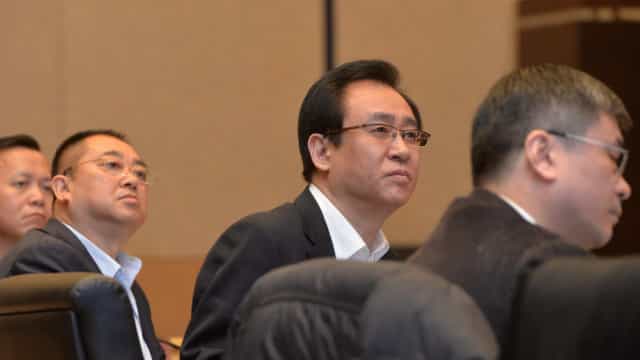 Fundador da Evergrande tenta acalmar funcionários e analistas aguardam sinal de ajuda do governo chinês