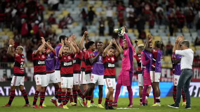 Flamengo vence diante de 23 mil e fica perto da final da Libertadores