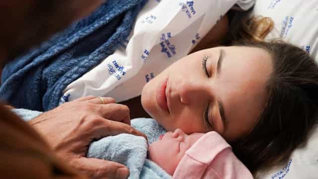 ‘Nosso mais novo amor’, afirma Thaeme sobre nascimento de segunda filha