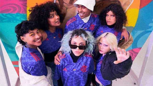 Flamengo lança uniforme comemorativo em apoio à comunidade LGBT+